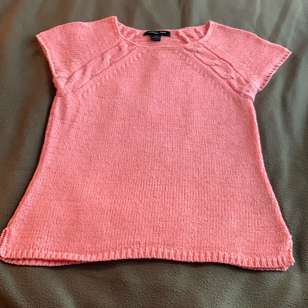 August Silk pink short sleeve sweater with sleeves de slits. Size medium - Picture 1 of 9